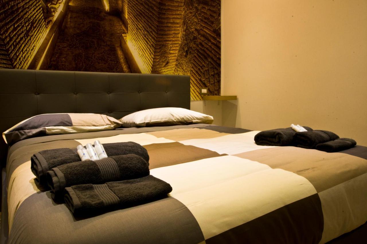 Suite Napoli Sotterranea Con Vasca Idromassaggio Exterior photo