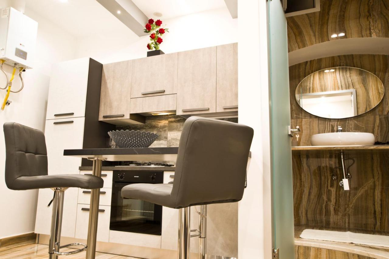 Suite Napoli Sotterranea Con Vasca Idromassaggio Exterior photo